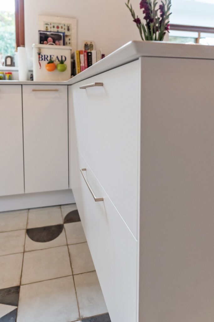 19 6Nh6964 | German Kitchen Outlet, Holmfirth